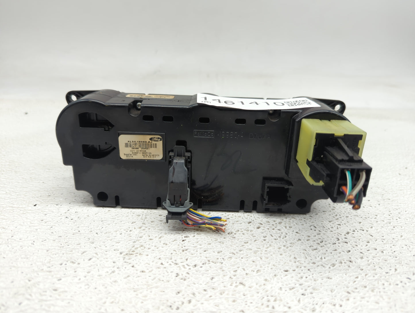 2008 Ford Escape Climate Control Module Temperature AC/Heater Replacement P/N:8L34-19980-AJ Fits OEM Used Auto Parts - Oemus