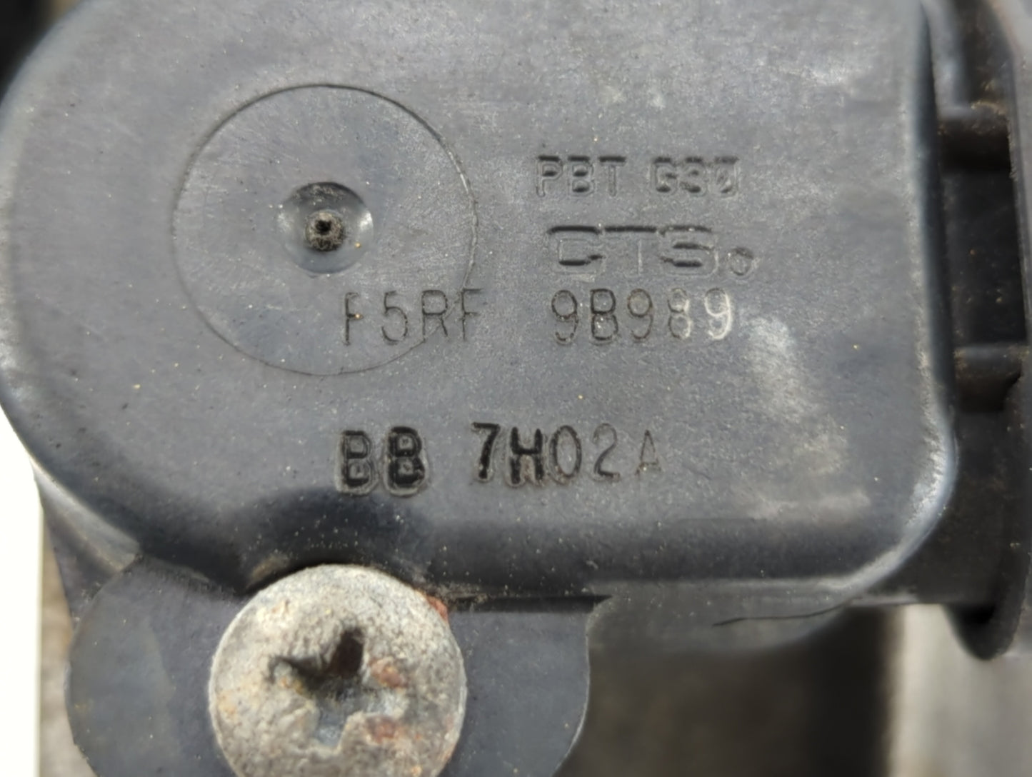 2005-2008 Ford Escape Throttle Body P/N:5L8E-AF F5RF-98989 Fits Fits 2005 2006 2007 2008 OEM Used Auto Parts - Oemusedautopa