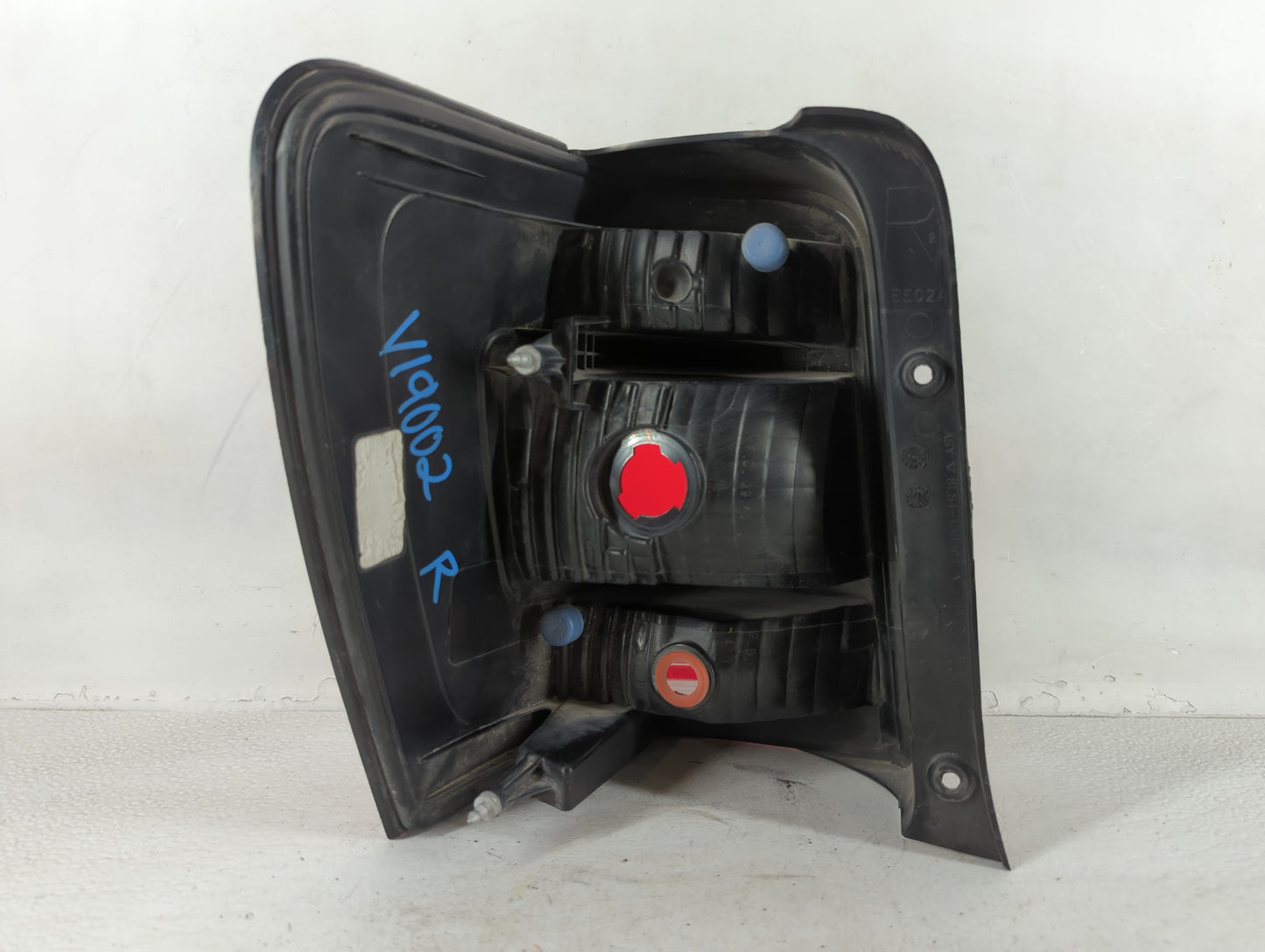 2008-2012 Ford Escape Tail Light Assembly Passenger Right OEM P/N:44ZH-1922 B Fits Fits 2008 2009 2010 2011 2012 OEM Used Au