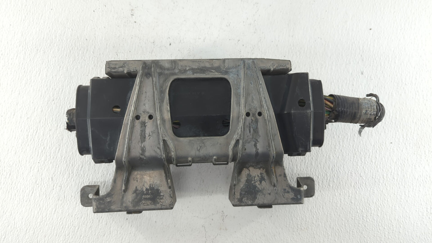 2007-2008 Ford Expedition Fusebox Fuse Box Panel Relay Module P/N:7L1T-15604-BK 7L1T15604BK Fits Fits 2007 2008 OEM Used Aut