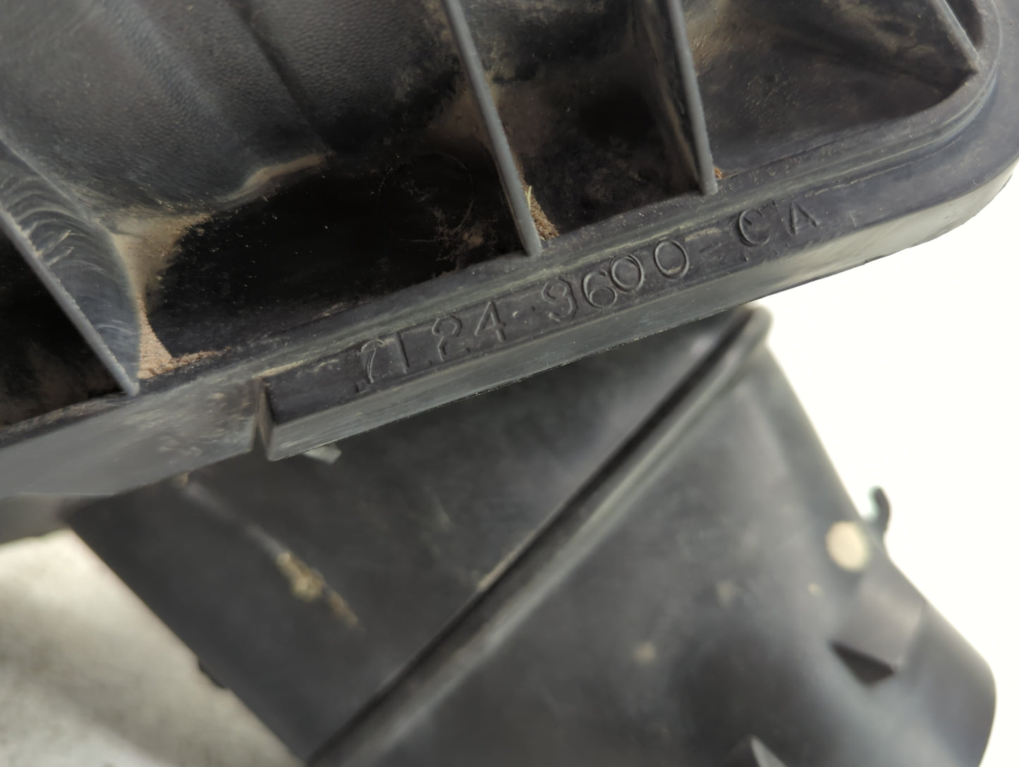 2006-2010 Ford Explorer Air Cleaner Intake-duct Hose Tube - Oemusedautoparts1.com