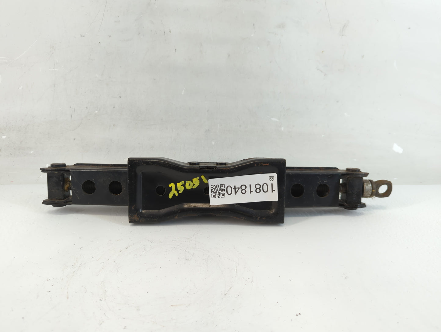 2008 Ford F-150 Spare Scissor Car Jack 1081840 - Oemusedautoparts1.com