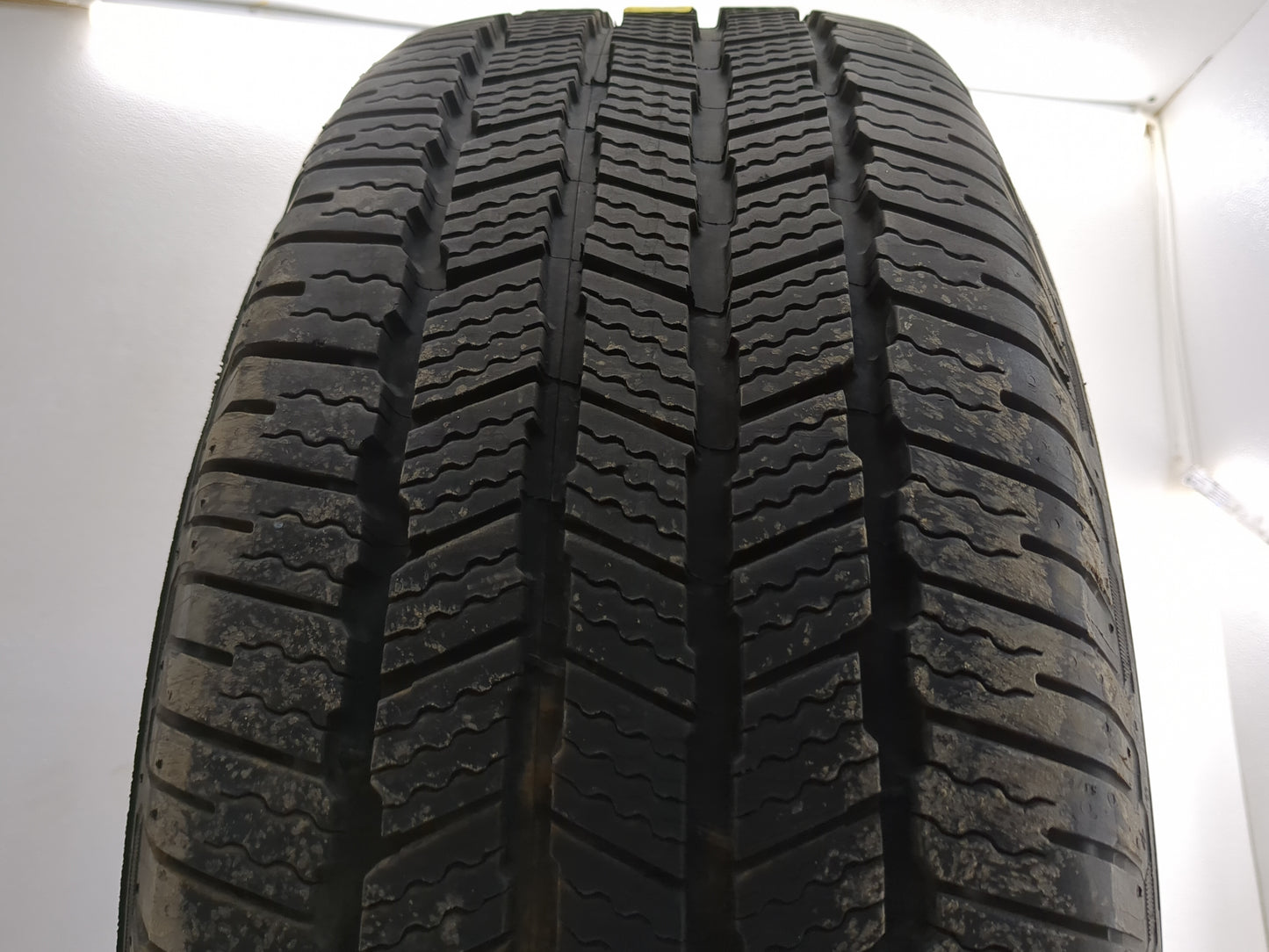 Used Tire 265/60R18 MICHELIN DEFENDER LTX M/S2 114H - Tread Depth 10/32 - Oemusedautoparts1.com