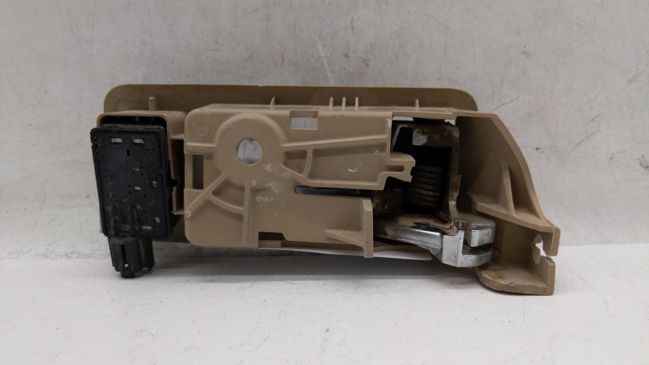 2005 Ford Mustang Passenger Front Right Door Handle Exterior Assembly - Oemusedautoparts1.com