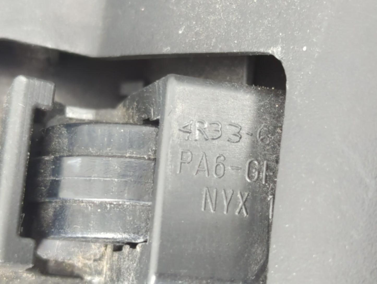 2008 Ford Mustang Passenger Glove Box Door Storage Compartment 792627 - Oemusedautoparts1.com
