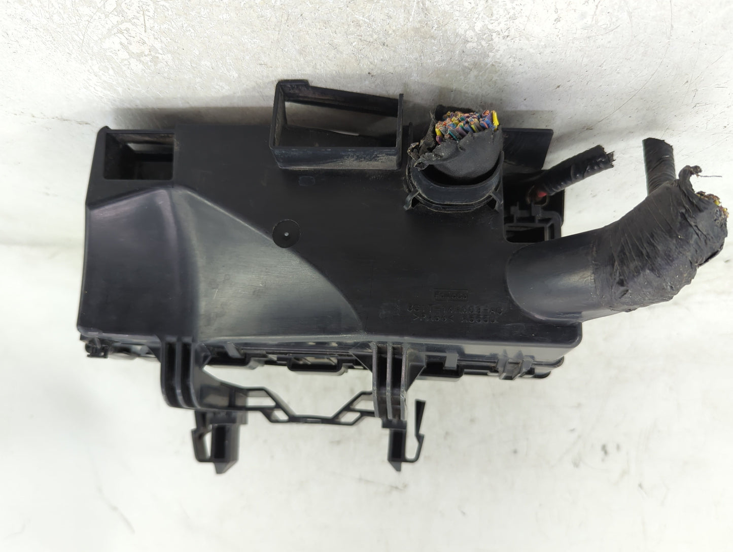 2008-2009 Ford Taurus Fusebox Fuse Box Panel Relay Module P/N:8G1T-14A008-AC Fits Fits 2008 2009 OEM Used Auto Parts - Oemus