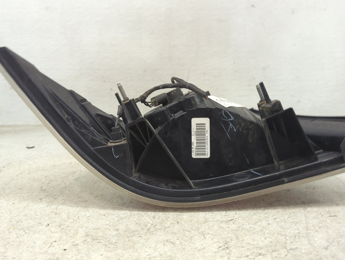 2008-2009 Ford Taurus Tail Light Assembly Passenger Right OEM P/N:8G1313B504 Fits Fits 2008 2009 OEM Used Auto Parts - Oemus