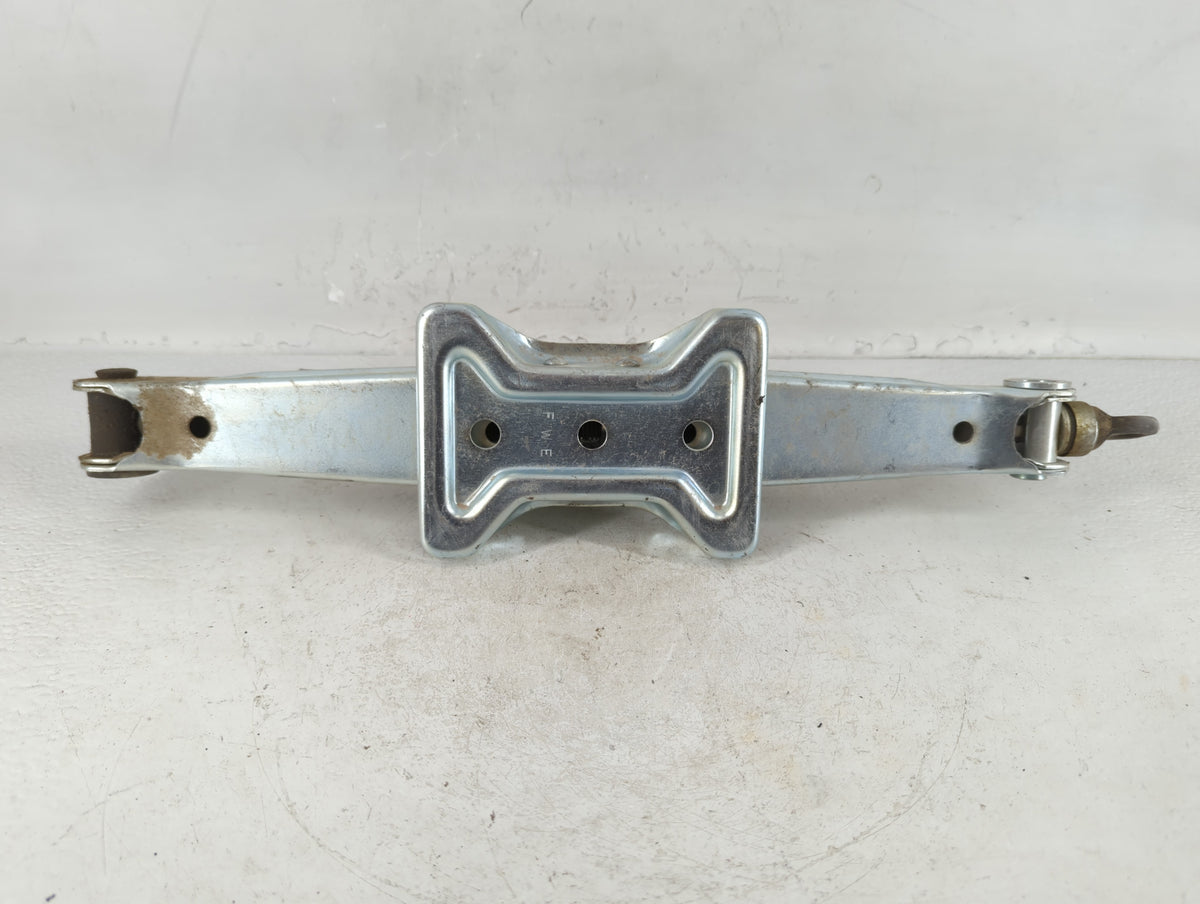2008 Honda Cr-v Spare Scissor Car Jack 718782 - Oemusedautoparts1.com