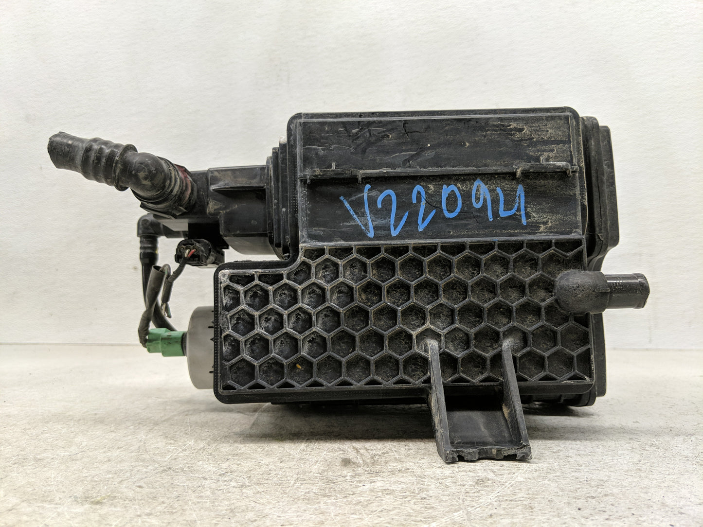 2008 Honda Pilot Fuel Vapor Charcoal Canister - Oemusedautoparts1.com