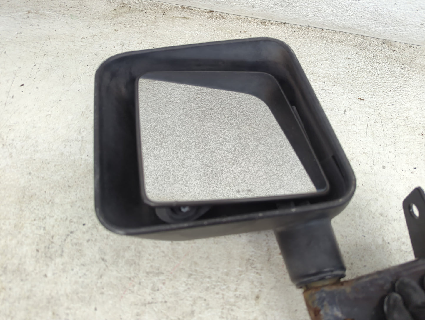 2007-2010 Jeep Wrangler Driver Side View Mirror - Left Door Mirror OEM Used - Oemusedautoparts1.com