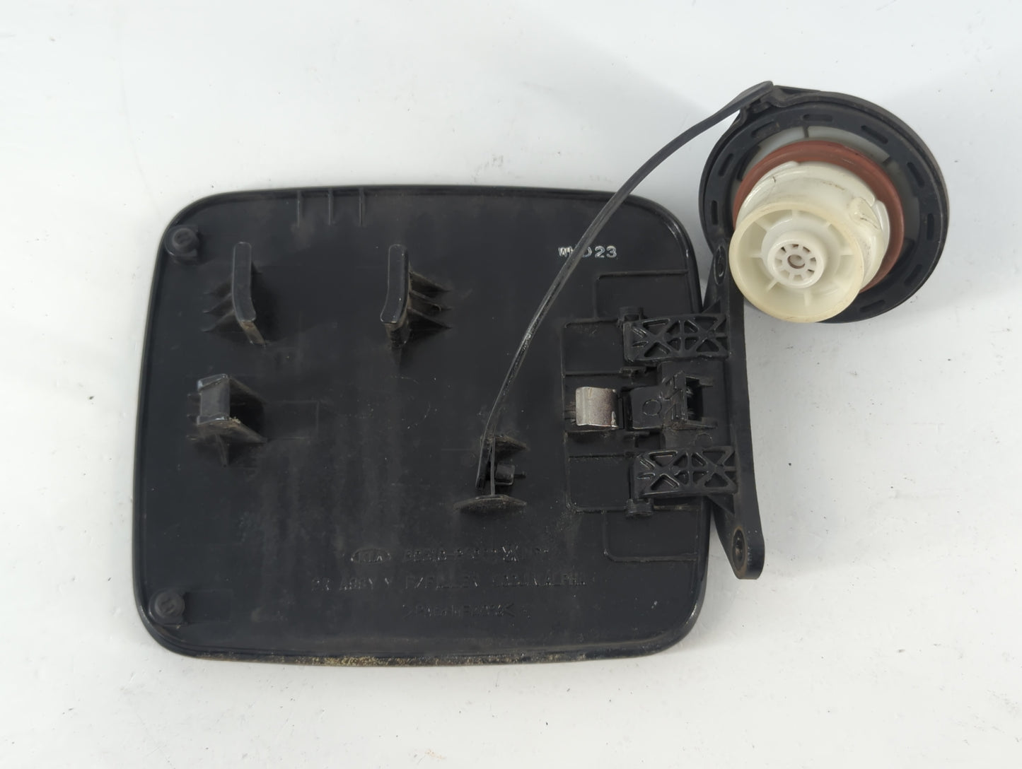 2008 Kia Optima Fuel Tank Door Lid Gas Tank - Oemusedautoparts1.com