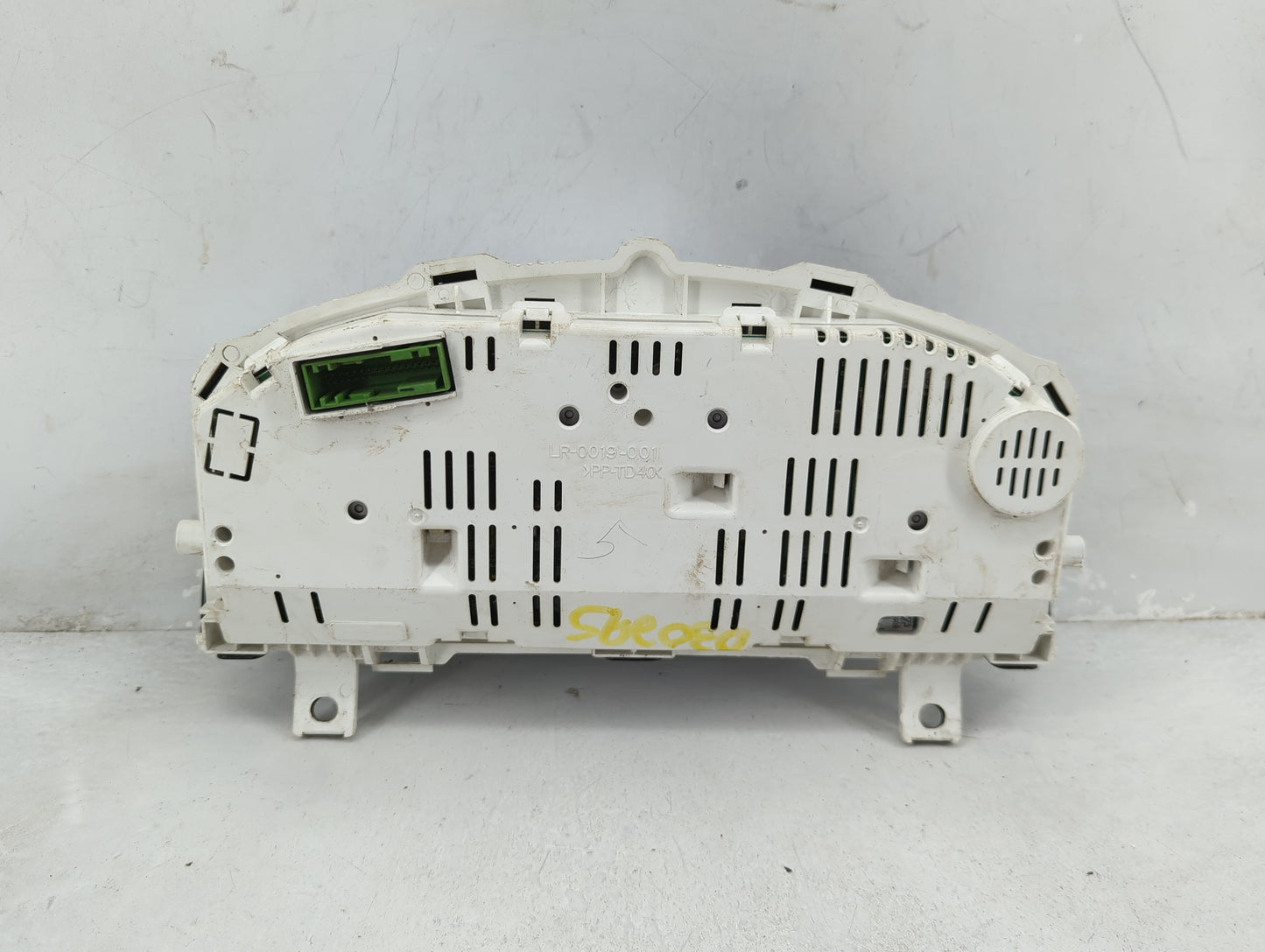 2008 Land Rover Lr2 Instrument Cluster Speedometer Gauges P/N:YAH500220 LR-0026-005-MO-CO, YAC502590 Miles: Fits Fits 2009 O