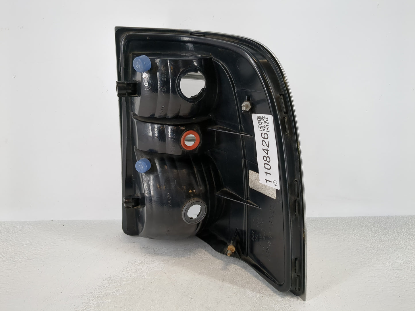 2006-2010 Mercury Mountaineer Tail Light Assembly Driver Left OEM P/N:8L94-13B505-A Fits Fits 2006 2007 2008 2009 2010 OEM U