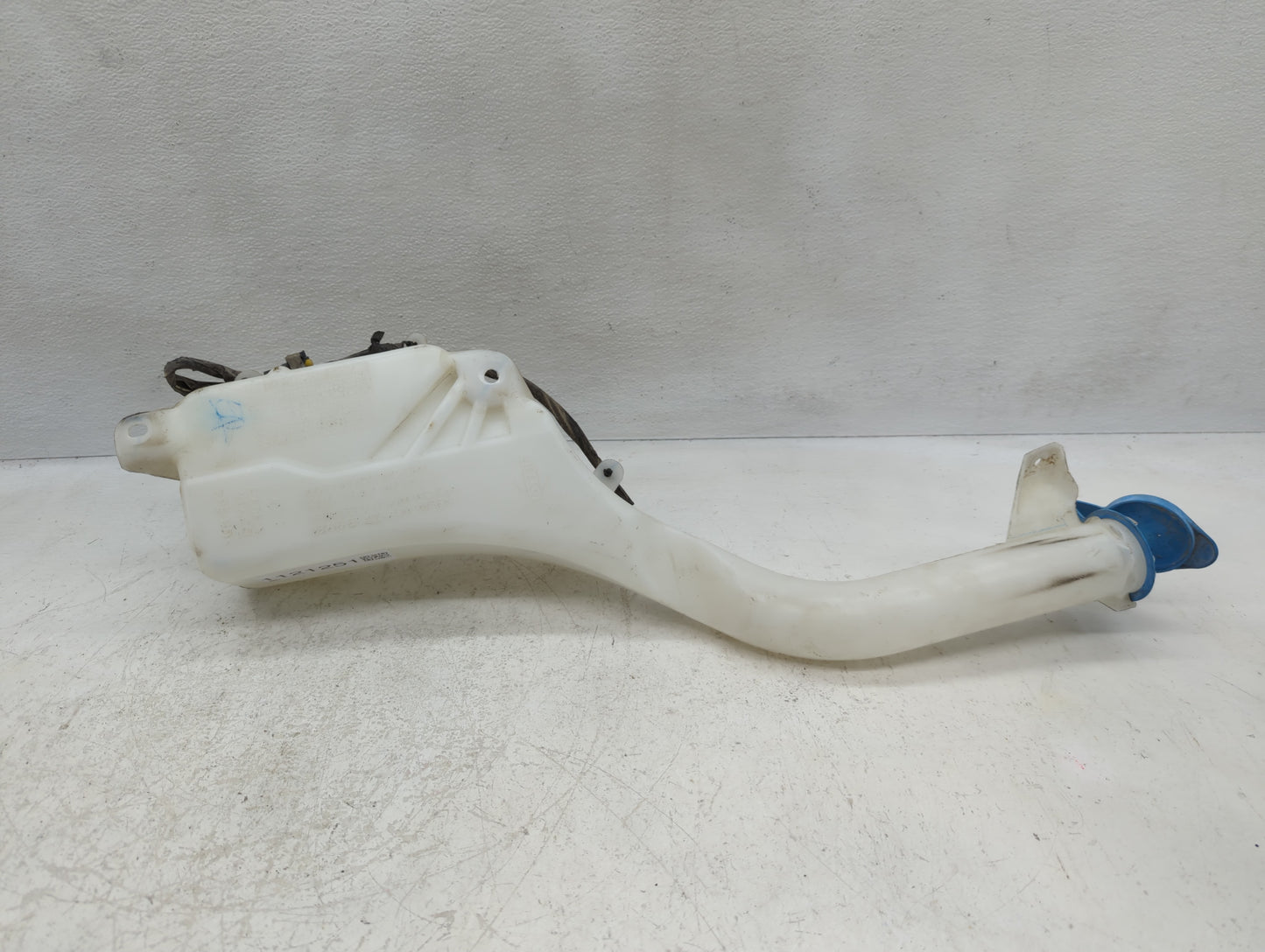 2007-2012 Nissan Sentra Windshield Washer Fluid Reservoir Bottle Oem - Oemusedautoparts1.com