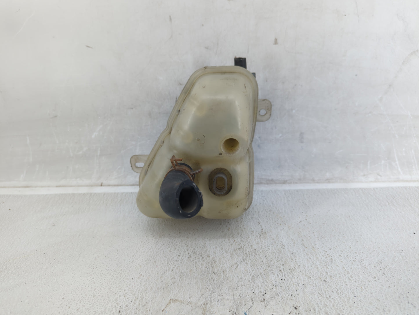 2008 Saturn Aura Radiator Coolant Overflow Expansion Tank Bottle 535514 - Oemusedautoparts1.com