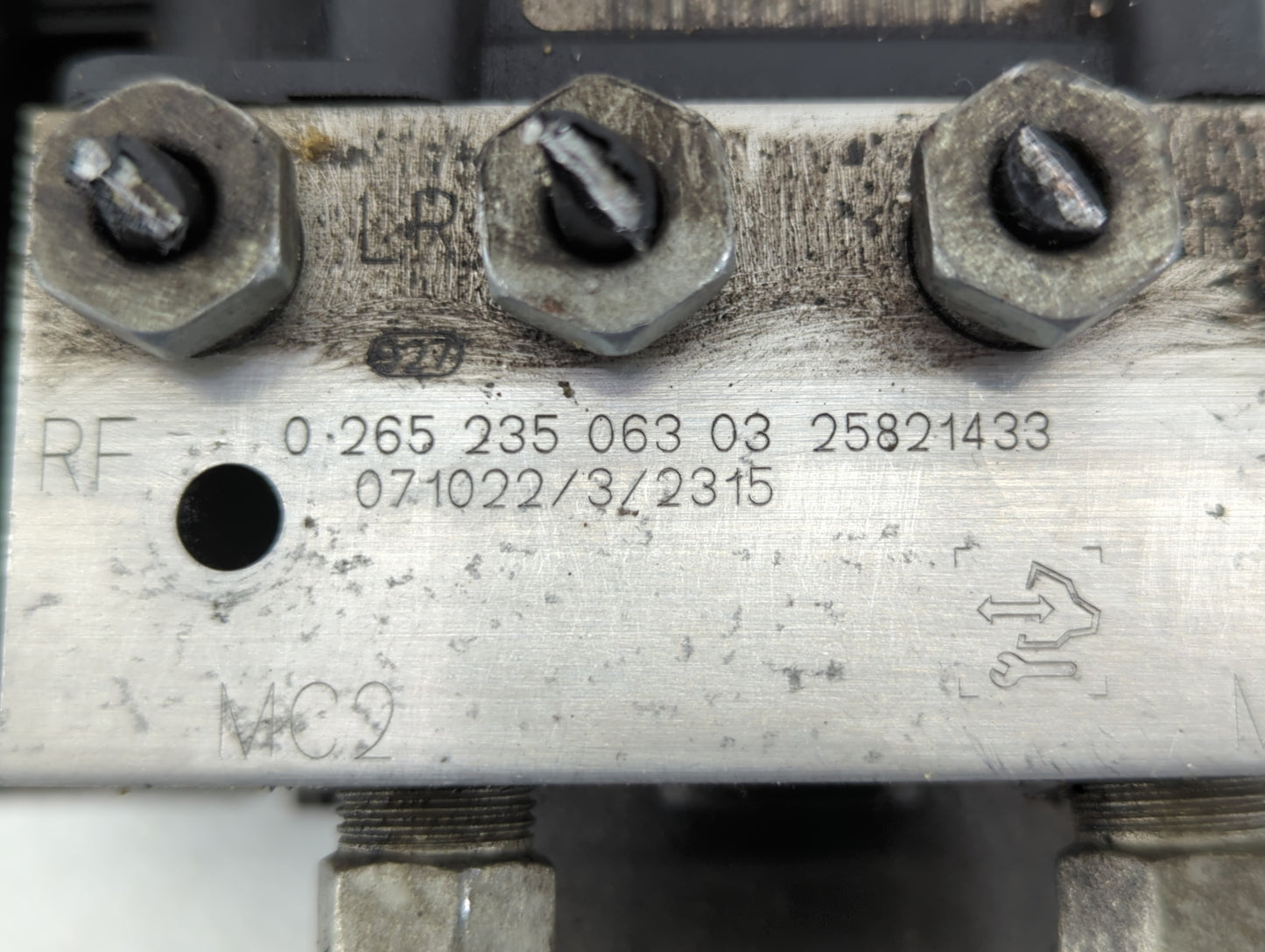 2008 Saturn Outlook ABS Pump Control Module Replacement P/N:25821433 Fits OEM Used Auto Parts - Oemusedautoparts1.com