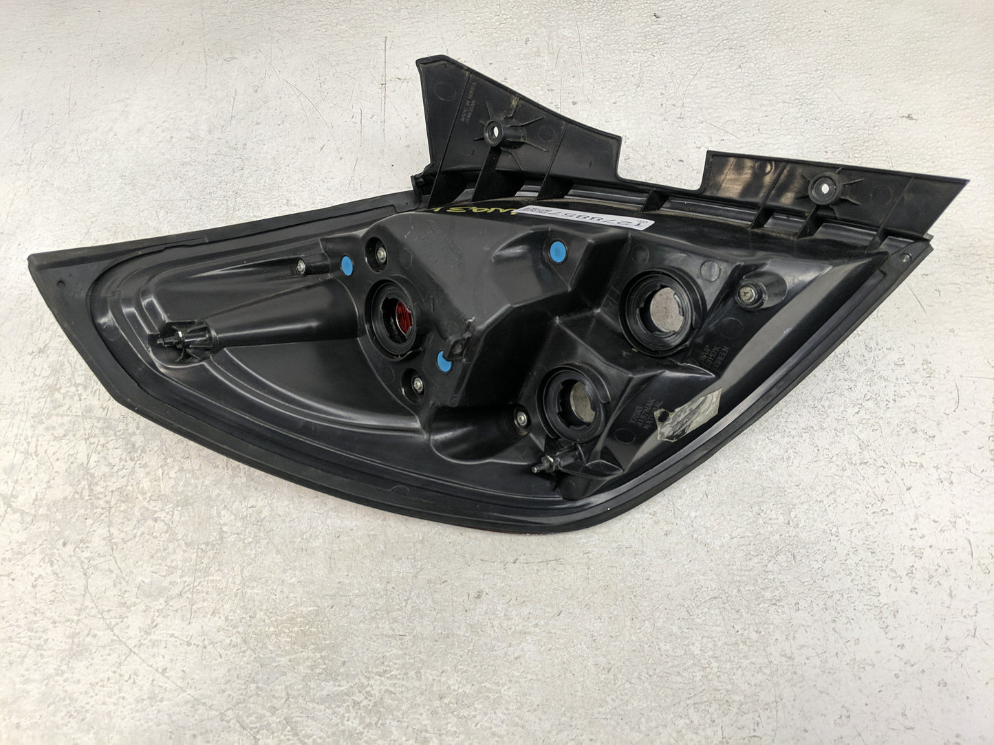 2008-2010 Saturn Vue Tail Light Assembly Passenger Right OEM Fits Fits 2008 2009 2010 2012 OEM Used Auto Parts - Oemusedauto