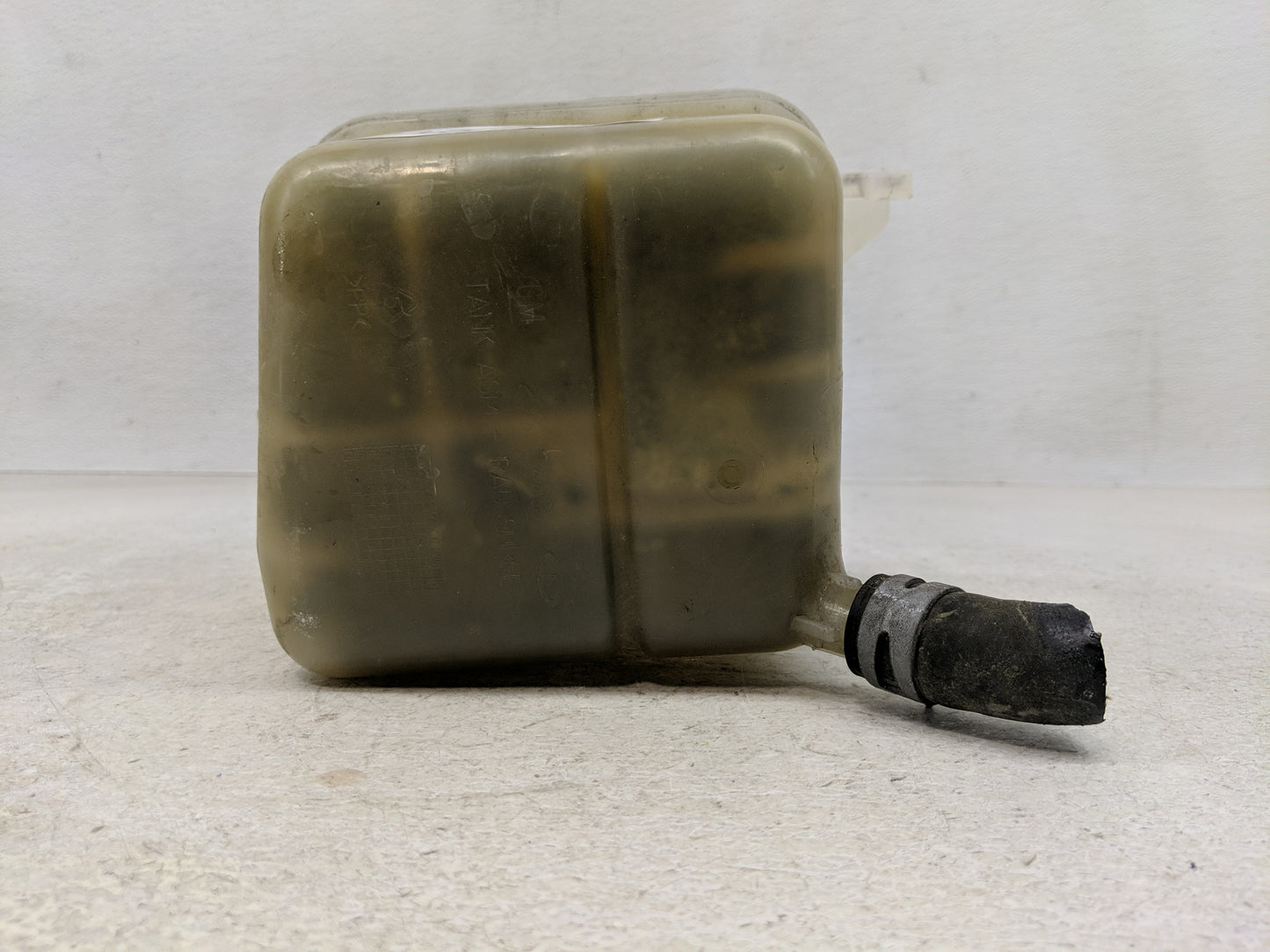 2008-2010 Saturn Vue Radiator Coolant Overflow Expansion Tank Bottle 1313111 - Oemusedautoparts1.com