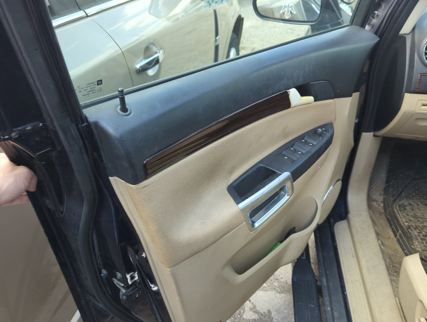 2008 Saturn Vue Front Left Driver Interior Door Panel Trim - Oemusedautoparts1.com