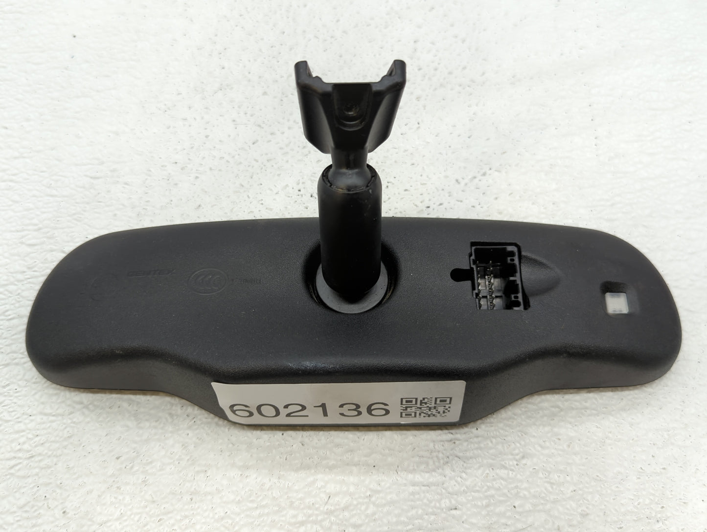 2008 Saturn Vue Interior Rear View Mirror Replacement OEM P/N:E11025898 Fits OEM Used Auto Parts - Oemusedautoparts1.com