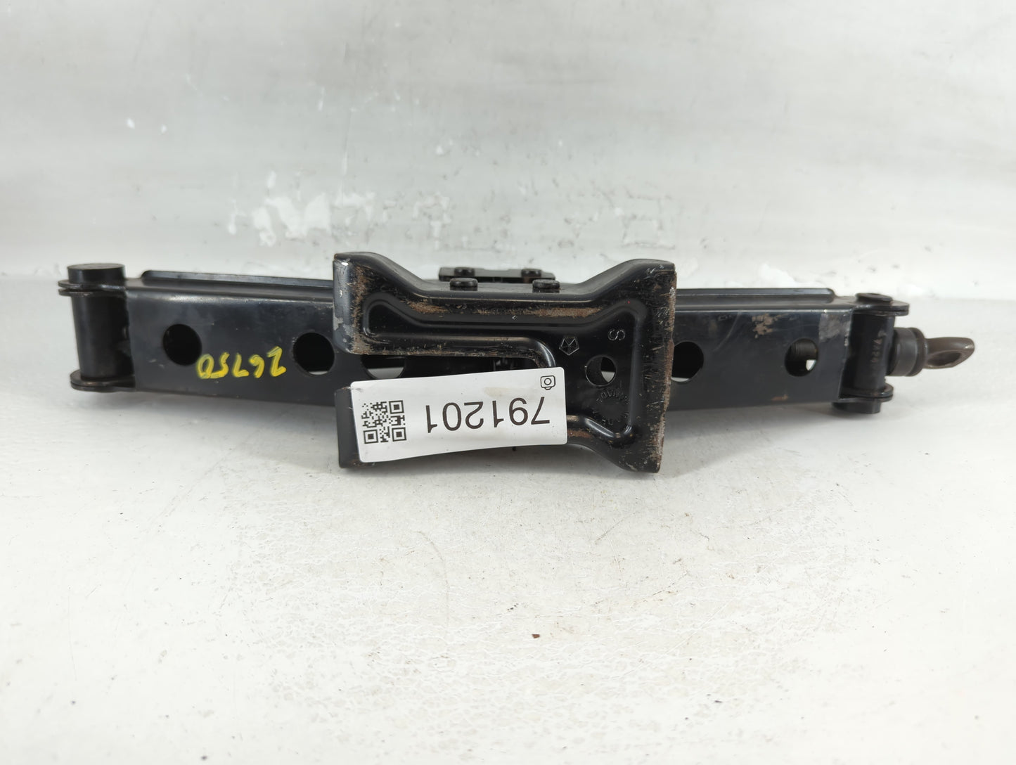 2008 Saturn Vue Spare Scissor Car Jack - Oemusedautoparts1.com
