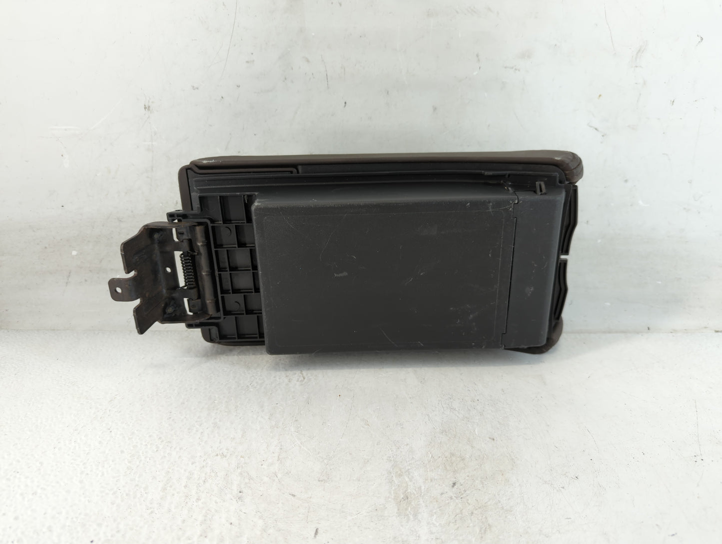 2008-2010 Saturn Vue Center Console Armrest Cover Lid Fits Fits 2008 2009 2010 OEM Used Auto Parts - Oemusedautoparts1.com