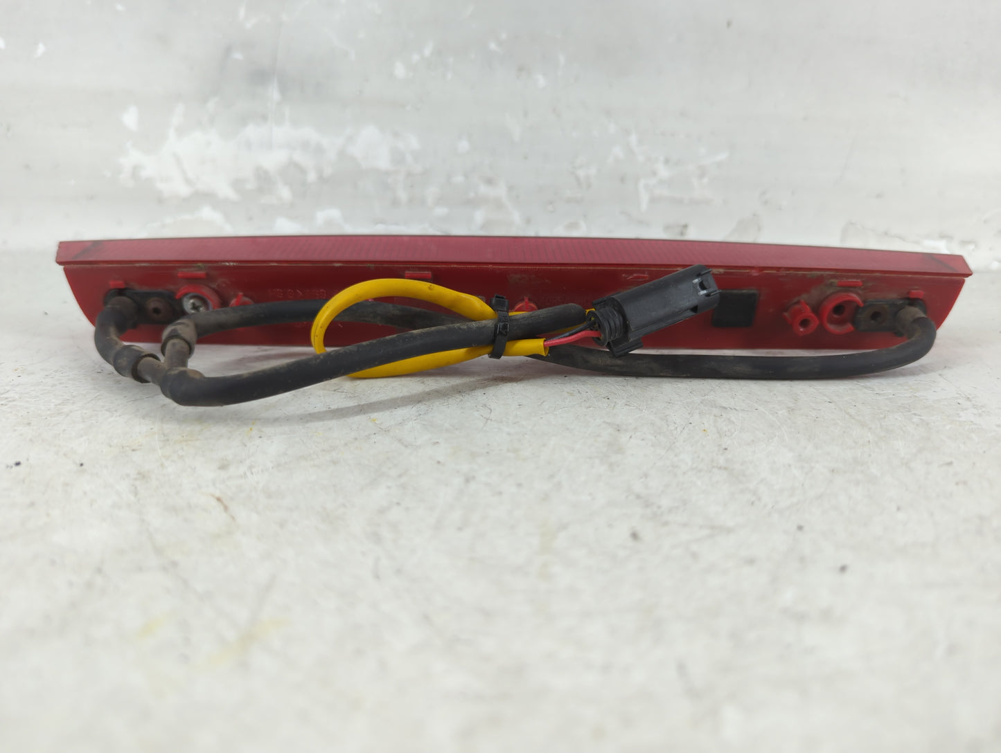 2008 Saturn Vue Third Brake Light Tail Light Fits OEM Used Auto Parts - Oemusedautoparts1.com