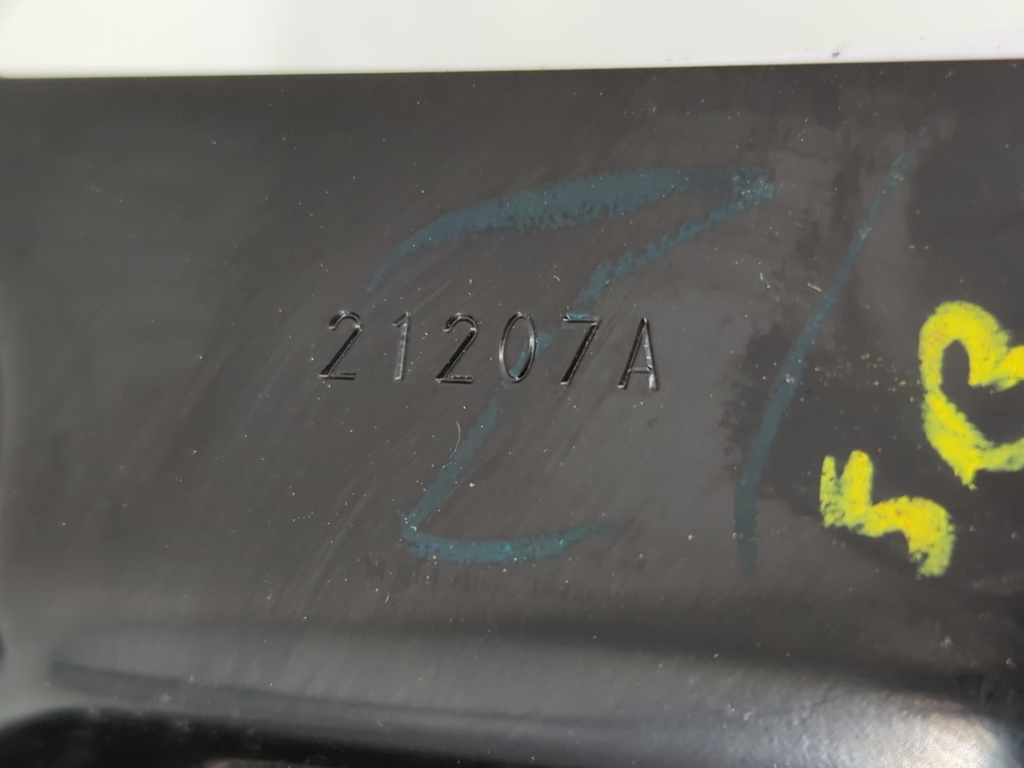 2008 Toyota Camry Center Console Armrest Cover Lid P/N:21207A Fits OEM Used Auto Parts - Oemusedautoparts1.com