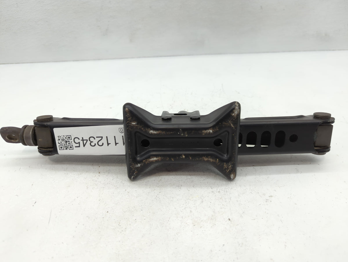 2008 Toyota Camry Spare Scissor Car Jack 1112345 - Oemusedautoparts1.com