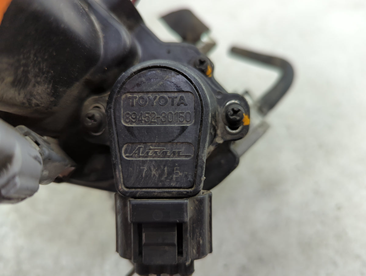 2001-2009 Toyota Prius Throttle Body P/N:89452-30150 Fits Fits 2001 2002 2003 2004 2005 2006 2007 2008 2009 OEM Used Auto Pa