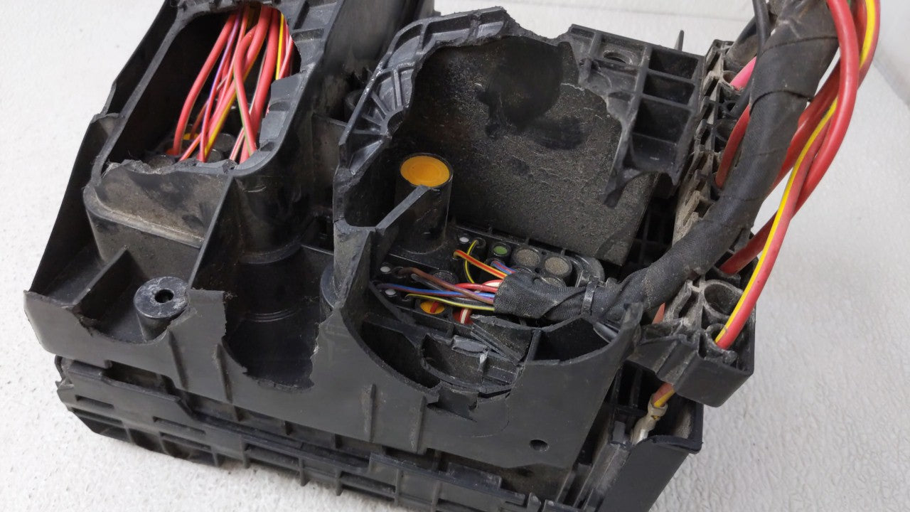 2008-2010 Volkswagen Passat Fusebox Fuse Box Panel Relay Module P/N:3C0937125 15403373 Fits OEM Used Auto Parts - Oemusedaut