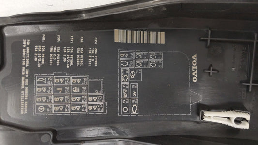 2005-2008 Volvo C70 Fusebox Fuse Box Panel Relay Module P/N:6G9T-14A067-CA 6G9T-14A076-LB Fits Fits 2005 2006 2007 2008 2009 OEM Used Auto Parts