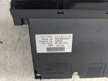 2008 Volvo V40 Radio AM FM Cd Player Receiver Replacement P/N:69199-100 Fits Fits 2007 2009 2010 2011 2012 2013 OEM Used Auto Parts
