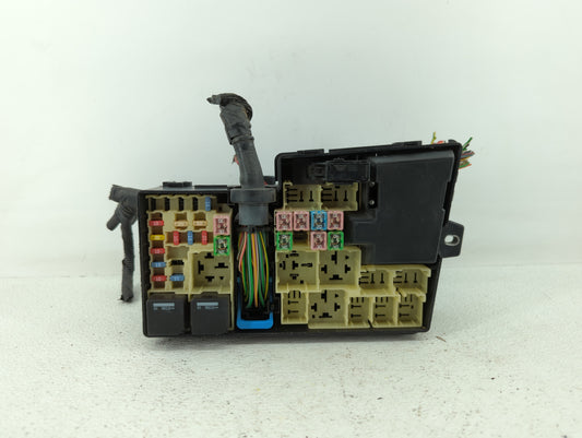 2005-2009 Volvo V70 Fusebox Fuse Box Panel Relay Module P/N:6G9T-14A067-CA 6G9T-14A076-LB Fits Fits 2005 2006 2007 2008 2009 OEM Used Auto Parts