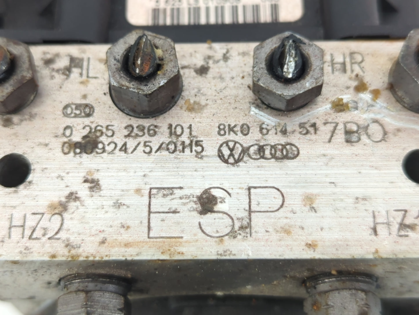 2009-2010 Audi A4 ABS Pump Control Module Replacement P/N:8K0 614 517 B0 Fits Fits 2009 2010 OEM Used Auto Parts - Oemusedau