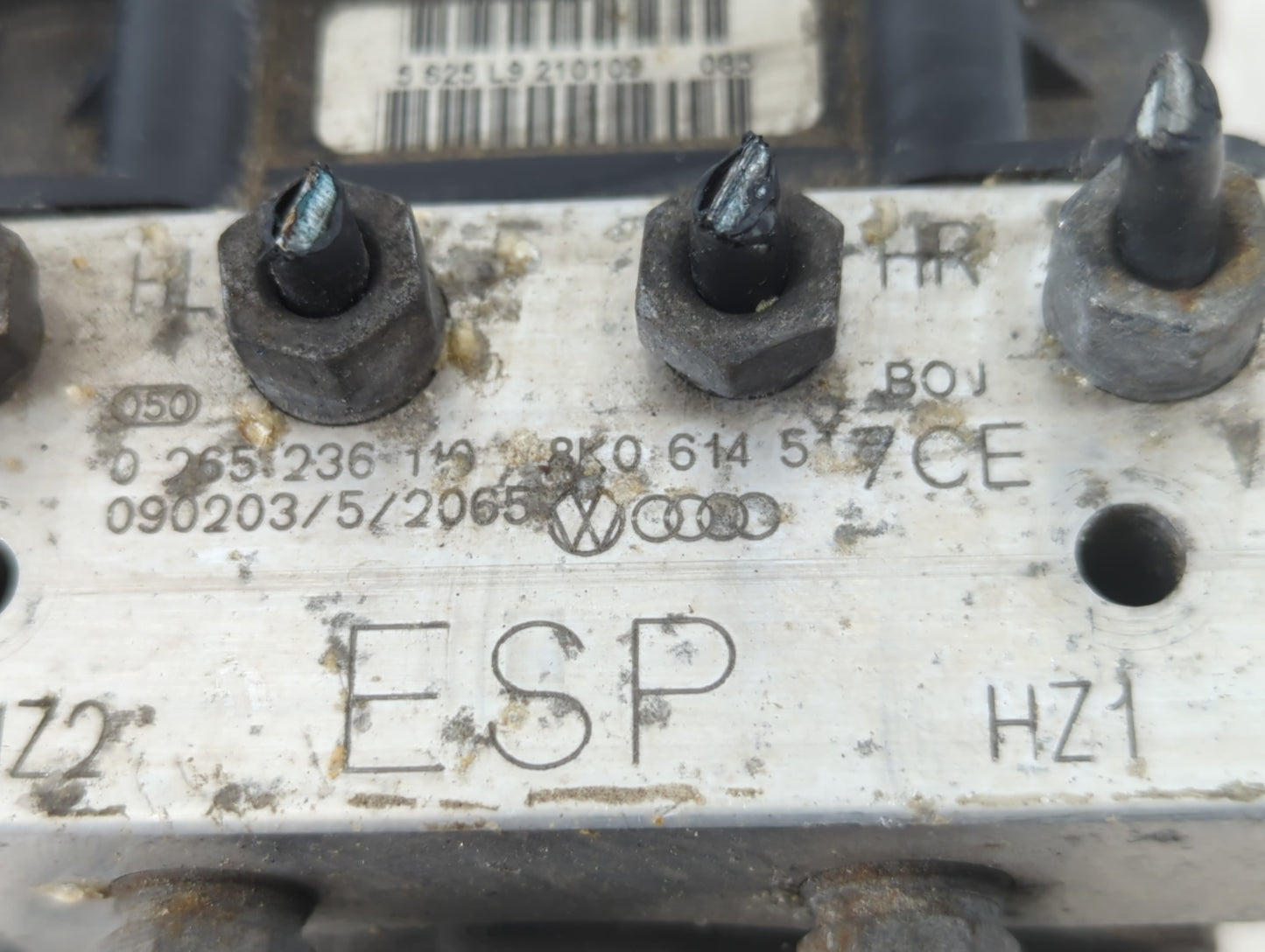 2009-2010 Audi A4 ABS Pump Control Module Replacement P/N:8K0 614 5 0 265 236 Fits Fits 2009 2010 OEM Used Auto Parts - Oemu