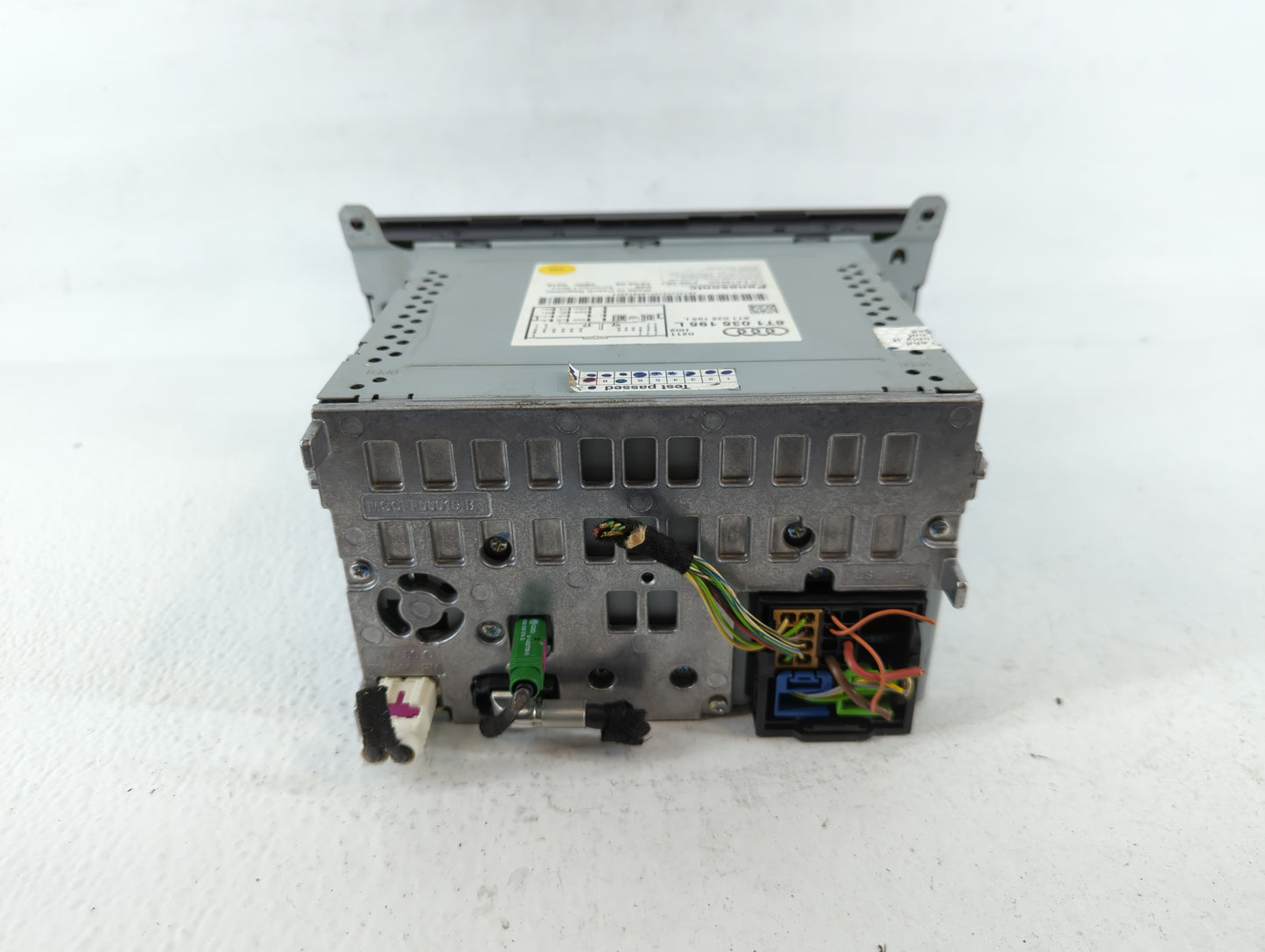 2009 Audi A4 Radio AM FM Cd Player Receiver Replacement P/N:8T1 035 195 L Fits OEM Used Auto Parts - Oemusedautoparts1.com