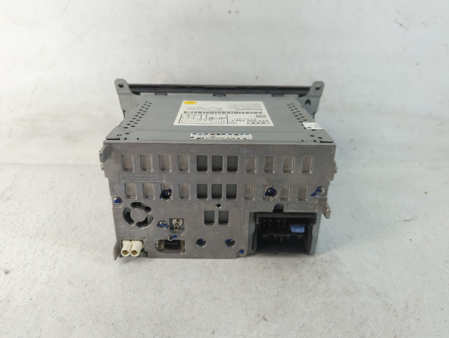 2009 Audi A4 Radio AM FM Cd Player Receiver Replacement P/N:8T1 035 195 L Fits OEM Used Auto Parts - Oemusedautoparts1.com