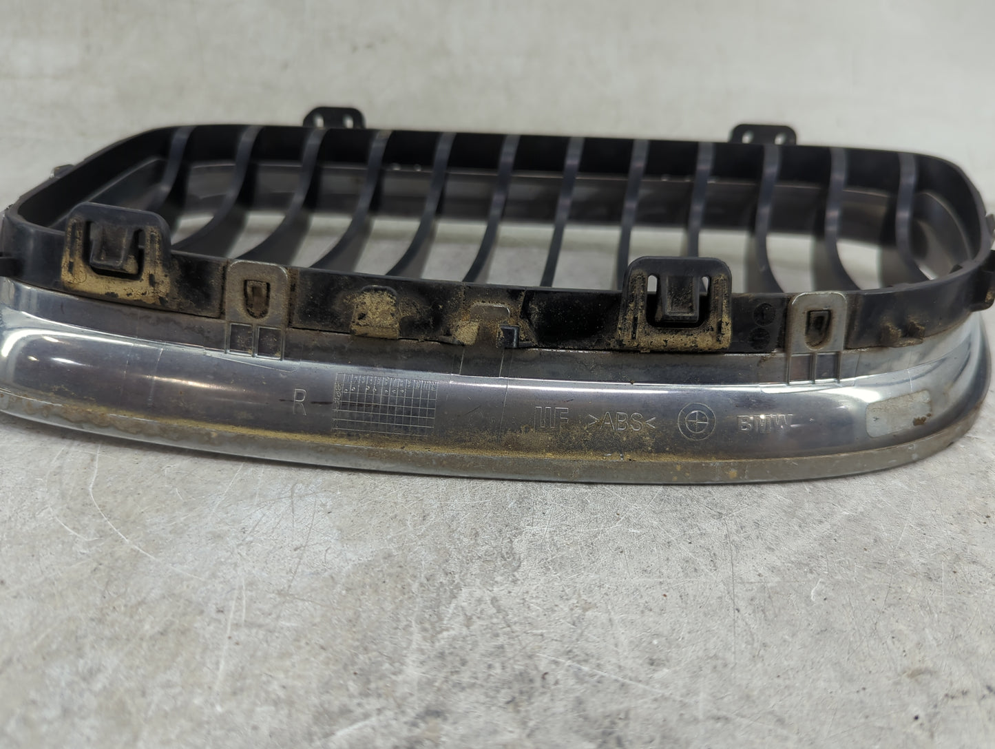 2009-2012 Bmw 328i Front Grille Bumper Not Included - Oemusedautoparts1.com