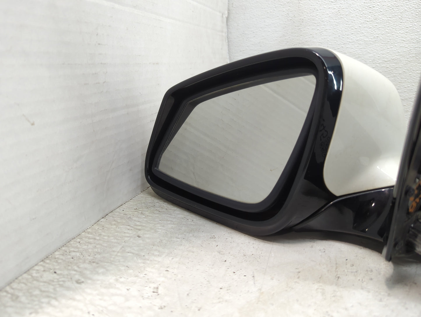 2009-2012 Bmw 750 Driver Side View Mirror - Left Door Mirror OEM Used - Oemusedautoparts1.com