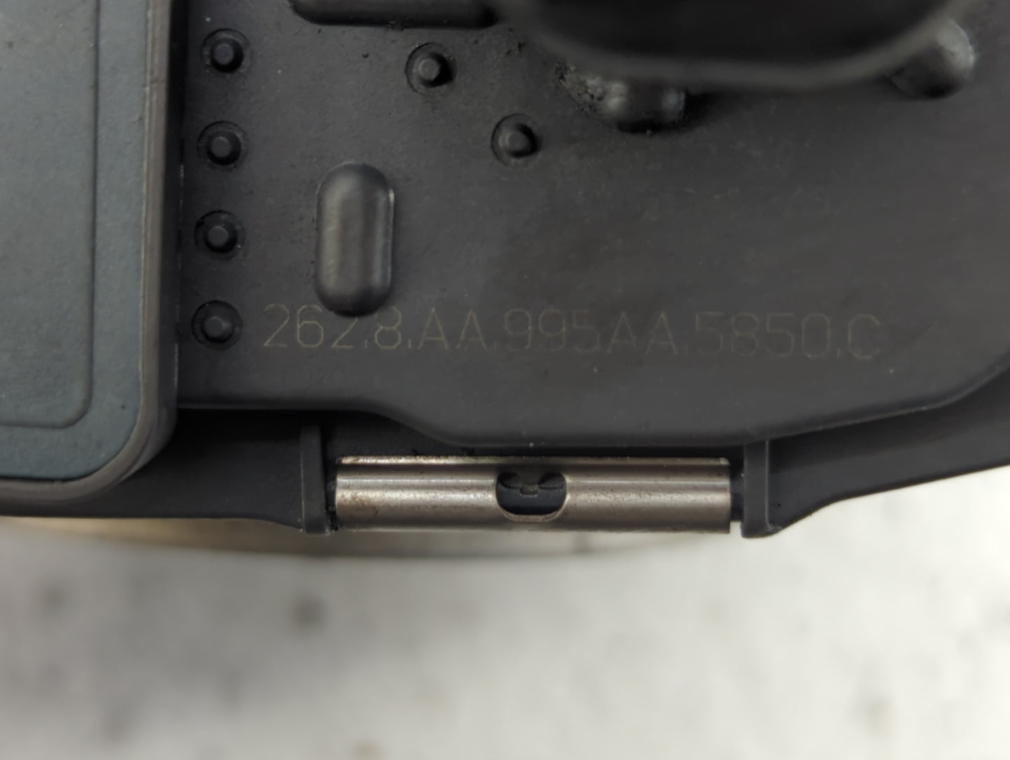 2008-2011 Buick Enclave Throttle Body P/N:2628AA 995AA Fits Fits 2007 2008 2009 2010 2011 OEM Used Auto Parts - Oemusedautop