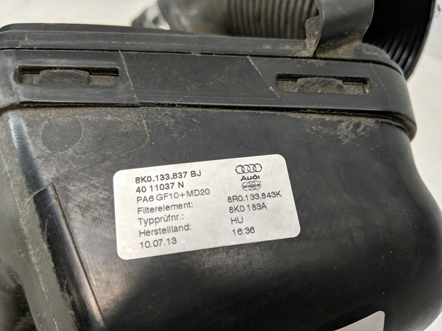 2009 Cadillac Cts Air Cleaner Intake-duct Hose Tube - Oemusedautoparts1.com