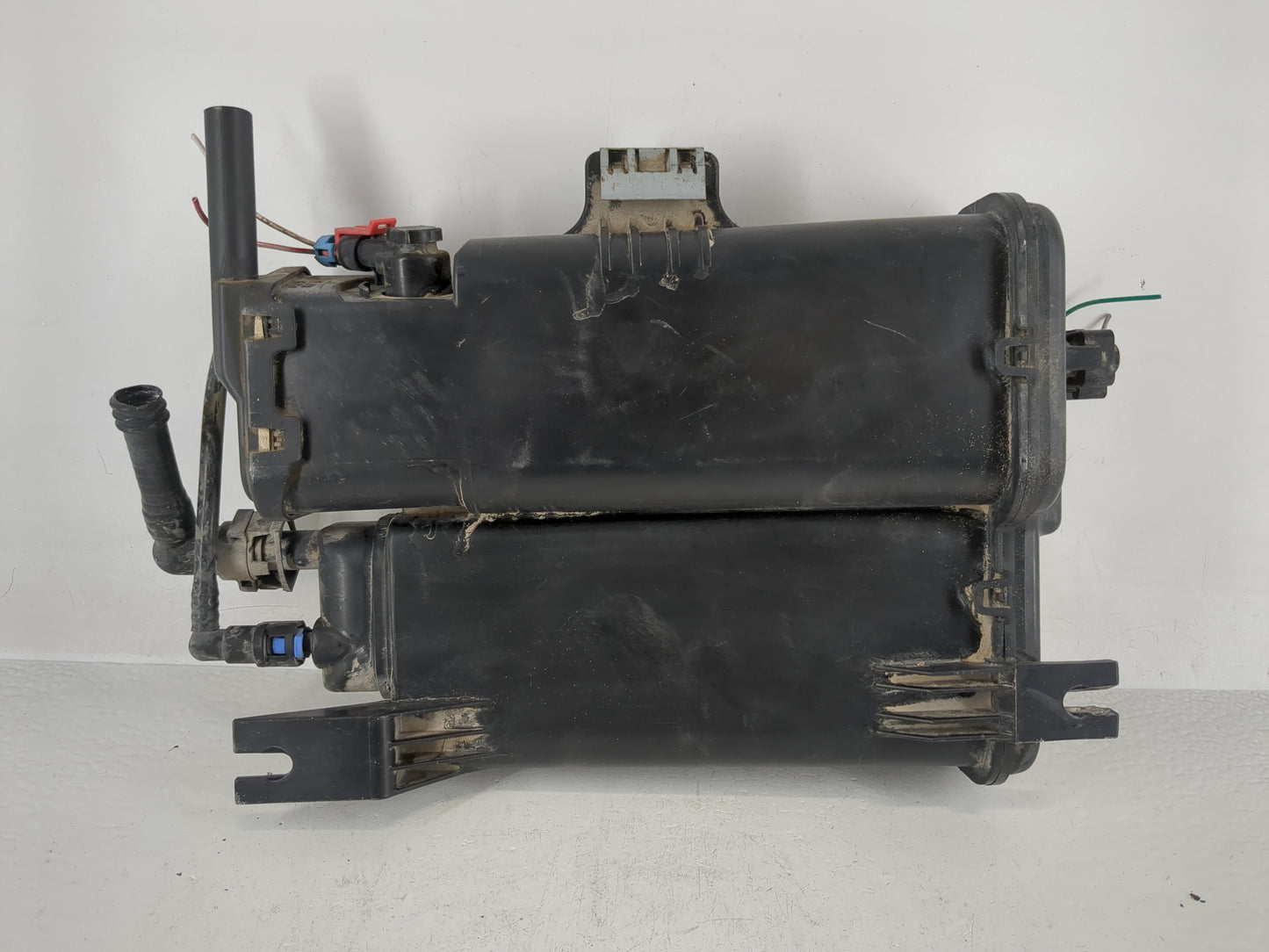 2009 Cadillac Cts Fuel Vapor Charcoal Canister - Oemusedautoparts1.com