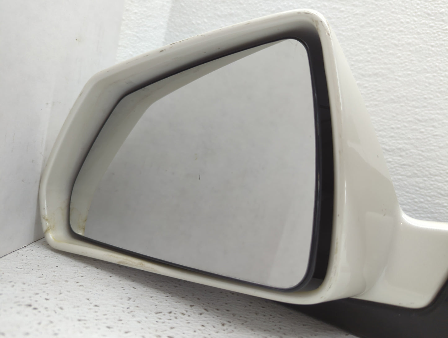 2008-2014 Cadillac Cts Driver Side View Mirror - Left Door Mirror OEM Used - Oemusedautoparts1.com