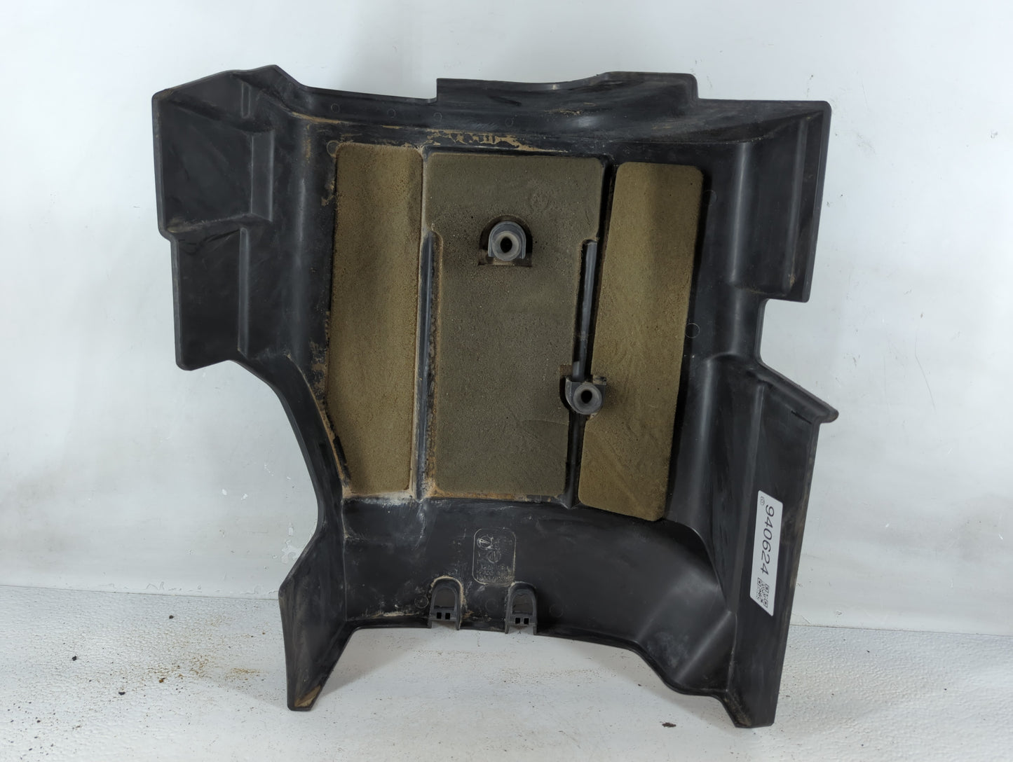 2009 Cadillac Escalade Engine Cover - Oemusedautoparts1.com