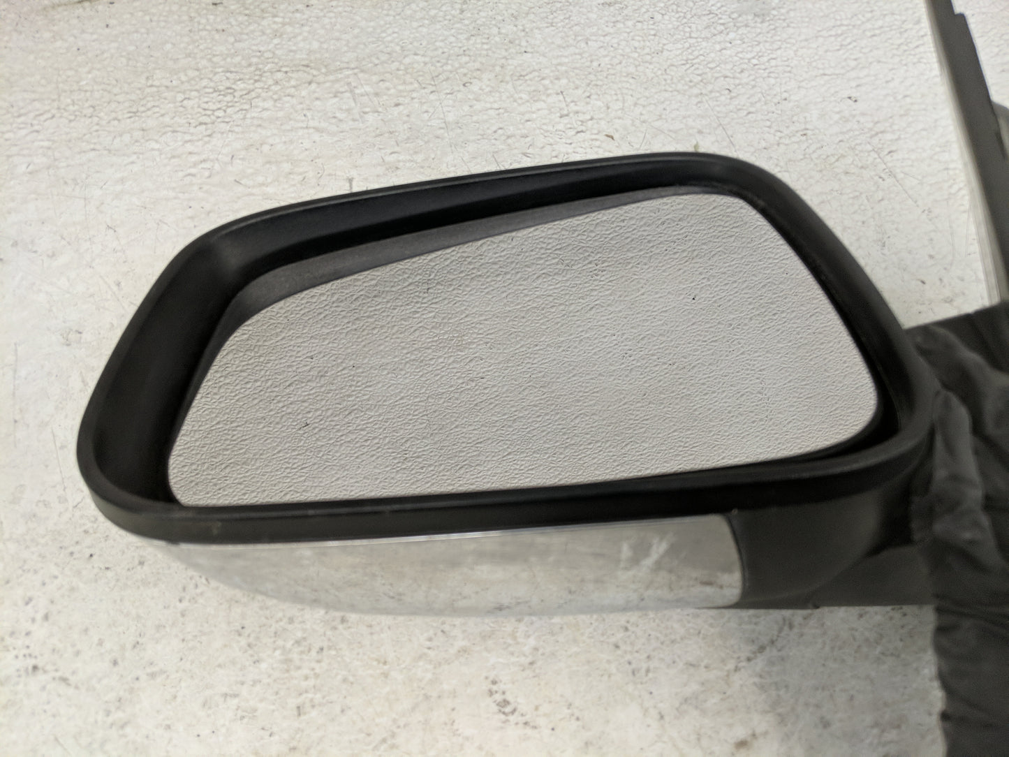 2006-2011 Chevrolet Hhr Driver Side View Mirror - Left Door Mirror OEM Used - Oemusedautoparts1.com