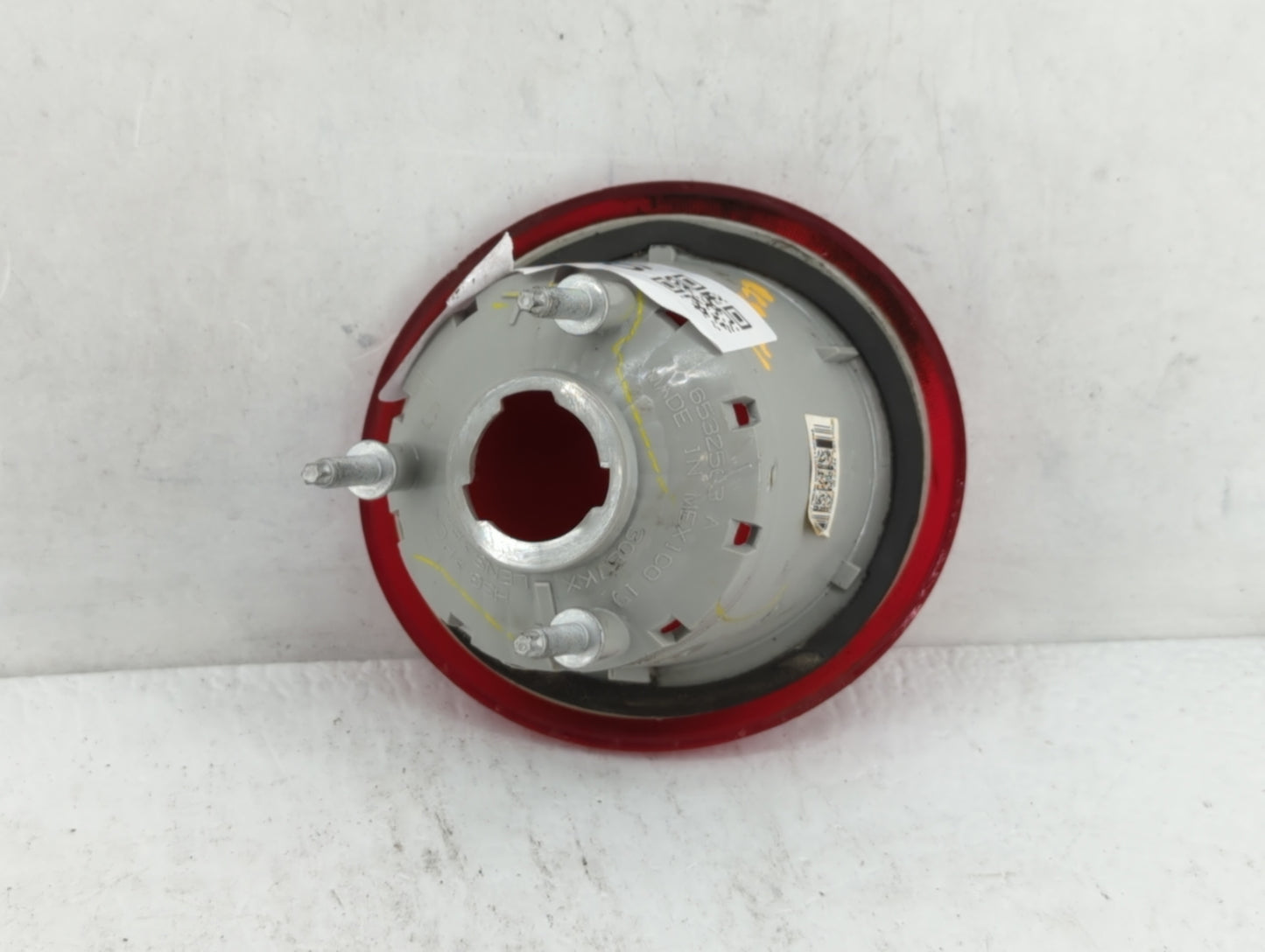 2006-2011 Chevrolet Hhr Tail Light Assembly Driver Left OEM P/N:2586381 Fits Fits 2006 2007 2008 2009 2010 2011 OEM Used Aut