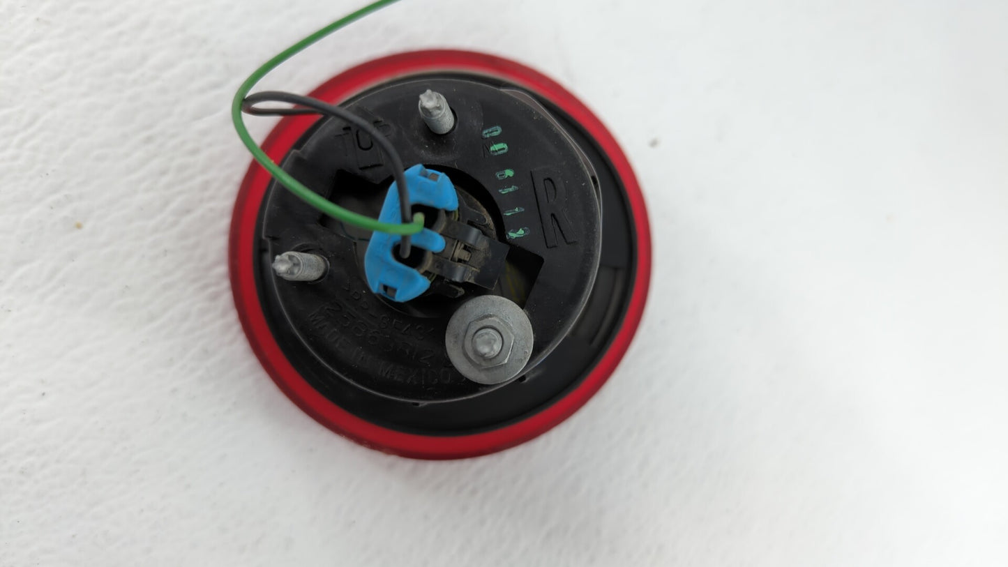 2009 Chevrolet Hhr Tail Light Assembly Passenger Right OEM P/N:25863812 25823015, 15875484 Fits Fits 2006 2007 2008 2010 201