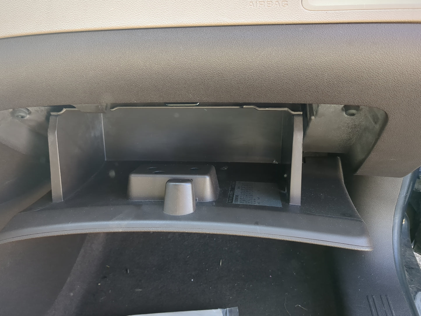2009 Chevrolet Malibu Passenger Glove Box Door Storage Compartment - Oemusedautoparts1.com