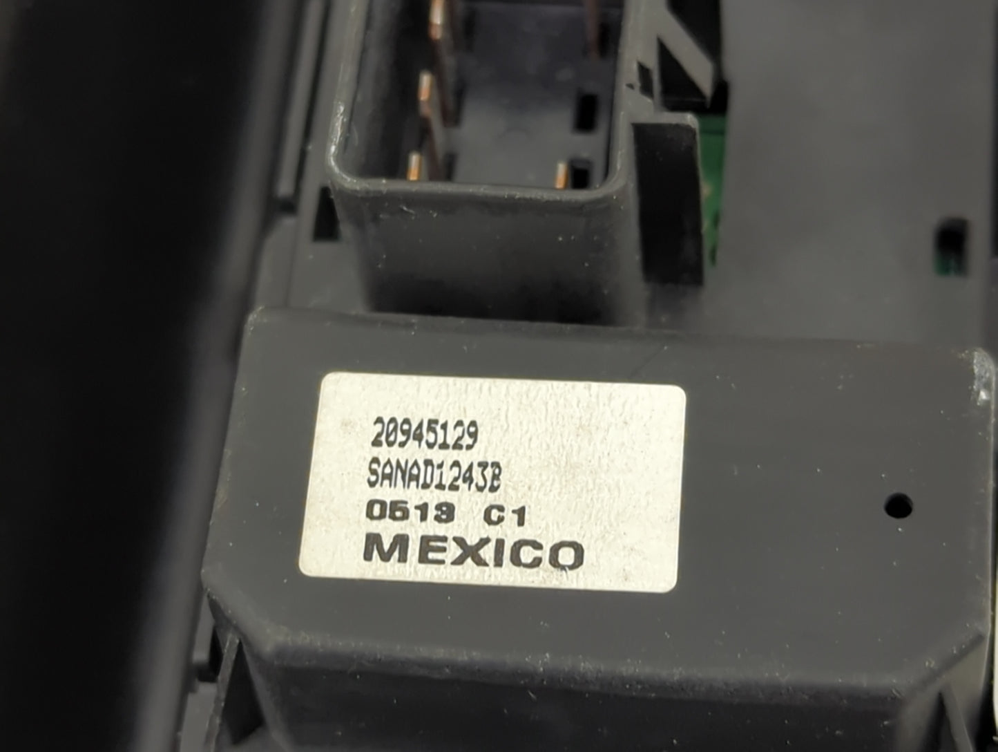 2007-2013 Chevrolet Silverado 1500 Master Power Window Switch Replacement Driver Side Left P/N:F00HJ00983 20835553AD Fits OE